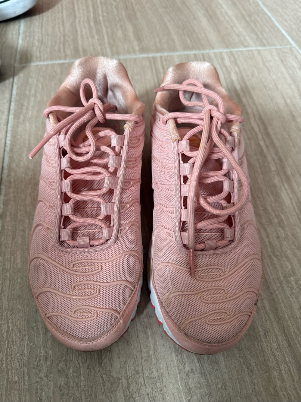 Nike TN Women's Pink Mesh Lace-Up Sneakers